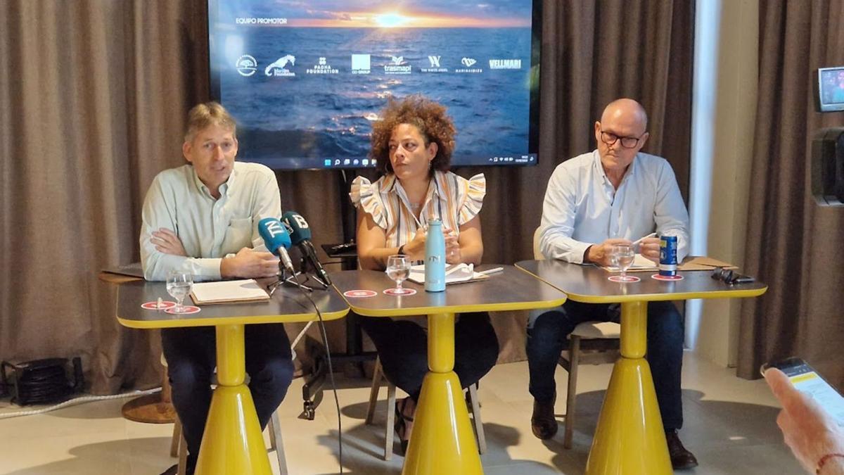 Marc Marí (Insotel-Trasmapi), Inma Saranova (Ibiza Preservation) y Cres Huerta (Fundación Pacha) en la presentación