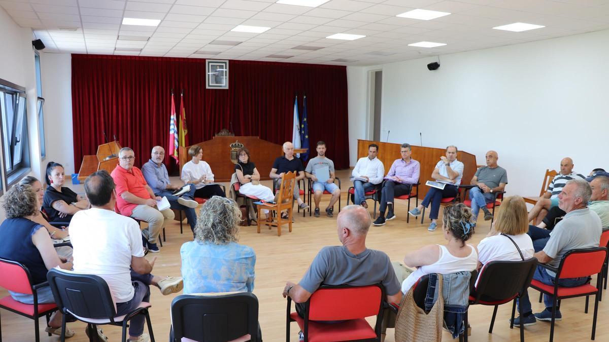 Una reunión reciente para tratar sobre la concentración parcelaria de Catoira.