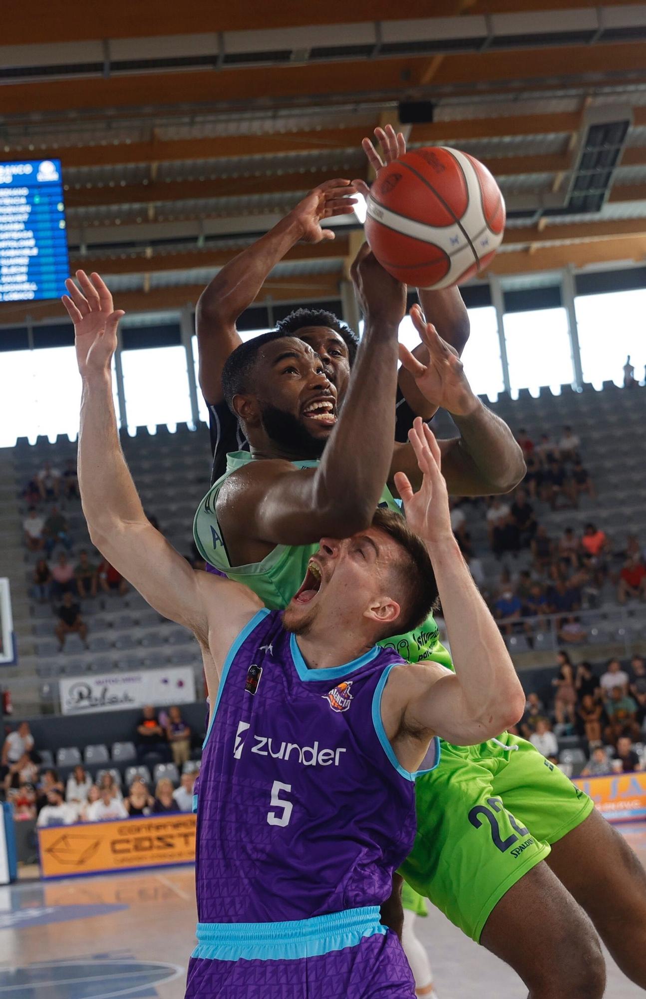 El Unicaja Banco Oviedo vuelve a perder en Palencia en el play-off de ascenso a la ACB