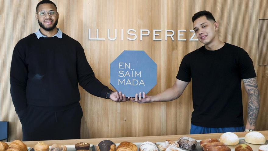 Lluís Pérez se atreve con la ensaimada para celebrar sus 10 años al frente de la pastelería