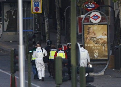 Empotra un coche con bombonas de butano en la sede del PP de Madrid.