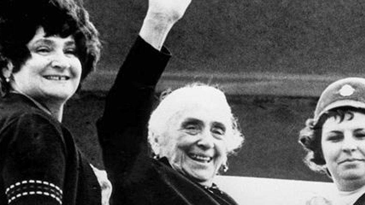 "La Pasionaria", Dolores Ibárruri, en el centro de la imagen