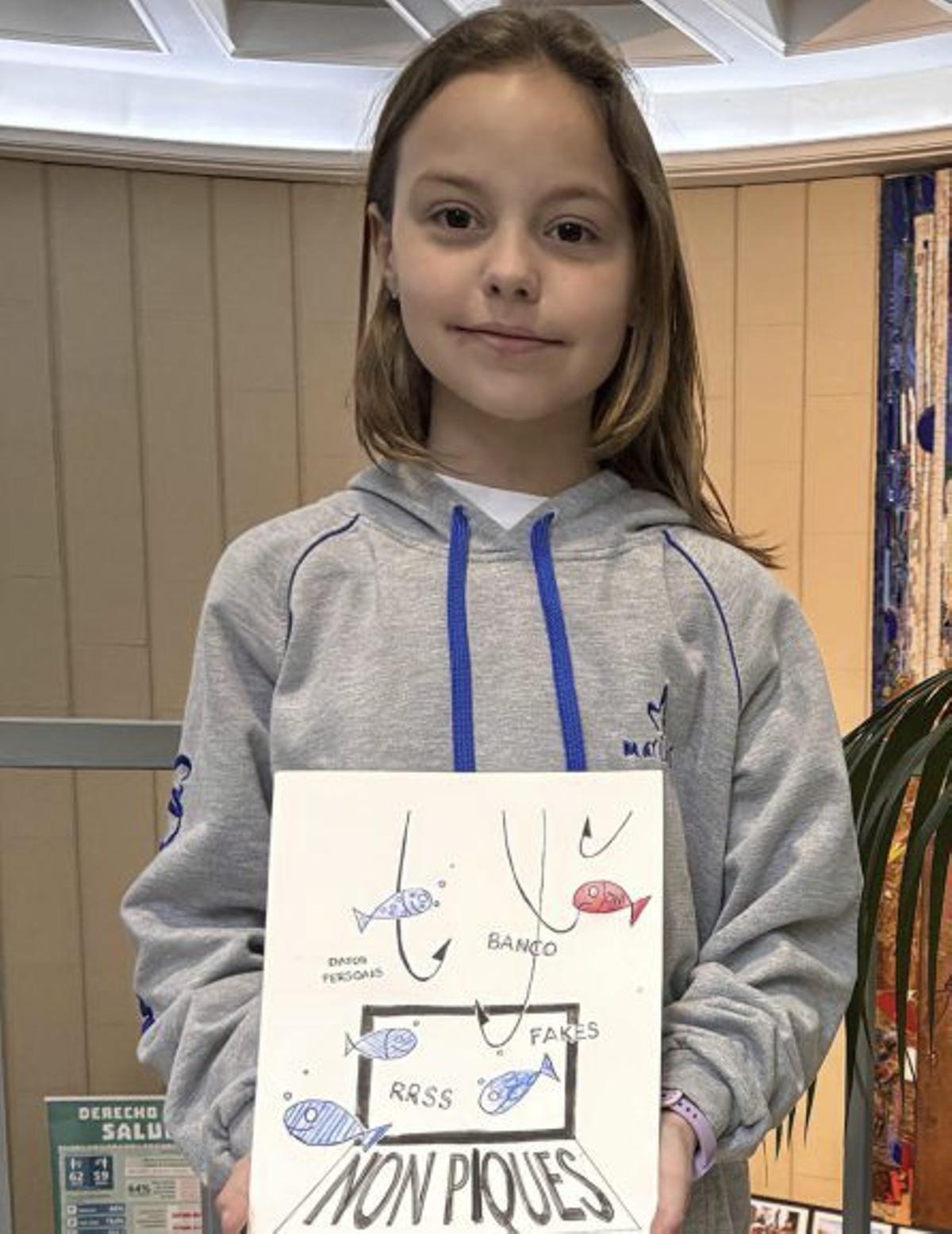 Hannah, con su obra. | FDV