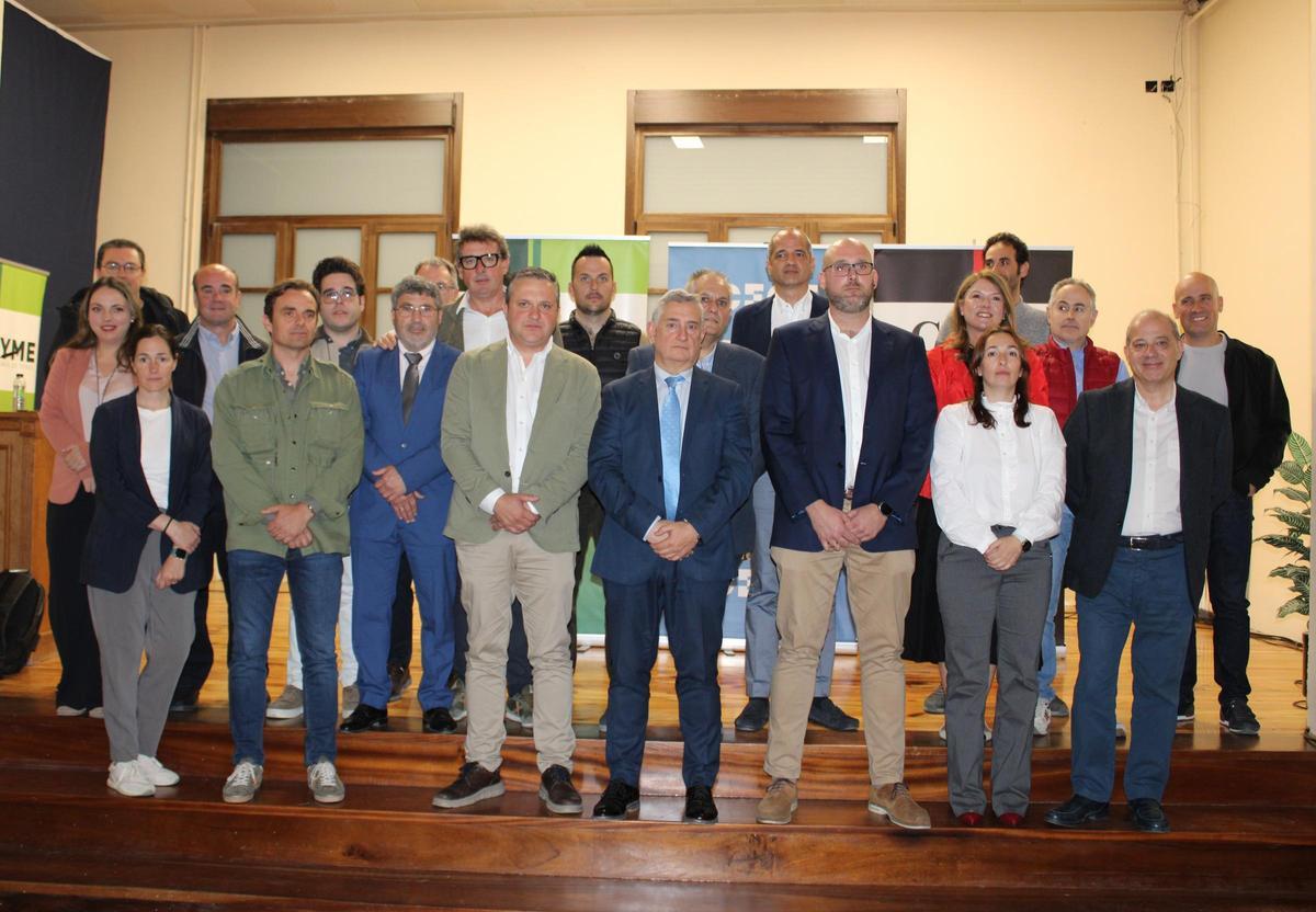 Foto de familia de los nuevos comités ejecutivos de CEOE, CEPYME Y CEAT Teruel.