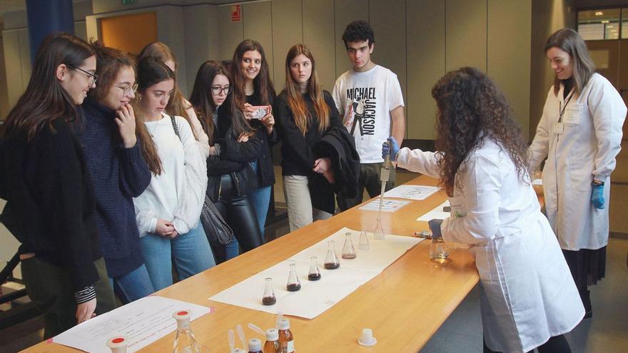 Investigadoras del campus de Ourense en una jornada de divulgación científica. | Iñaki Osorio