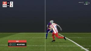 El árbitro asistente levantó la bandera indicando fuera de juego tras el gol de Baena