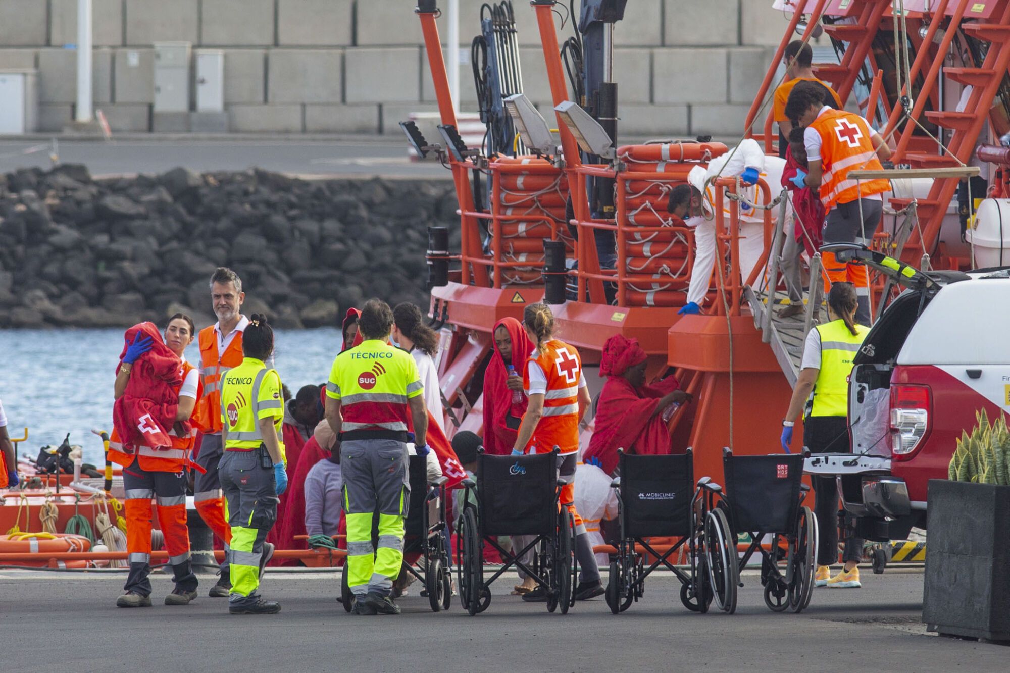 Salvamento Marítimo rescata a 60 migrantes cerca de Lanzarote el Día de Reyes
