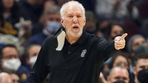 Popovich pide al público de San Antonio que pare de abuchear a Kawhi Leonard