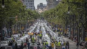 El Govern calma la guerra del taxi amb vocació de regular per separat tots els implicats en el transport amb vehicles de fins a nou places