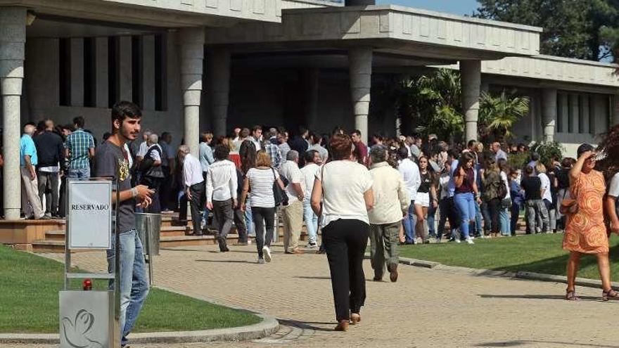 Retirada de la locomotora siniestrada en O Porriño.