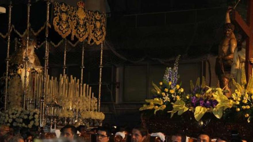 Imagen de una de las procesiones de la Semana Santa de Torrevieja 2011.