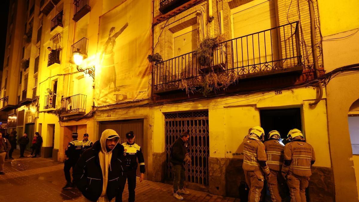 Desalojan un edificio de la calle San Pablo de Zaragoza por riesgo de colapso