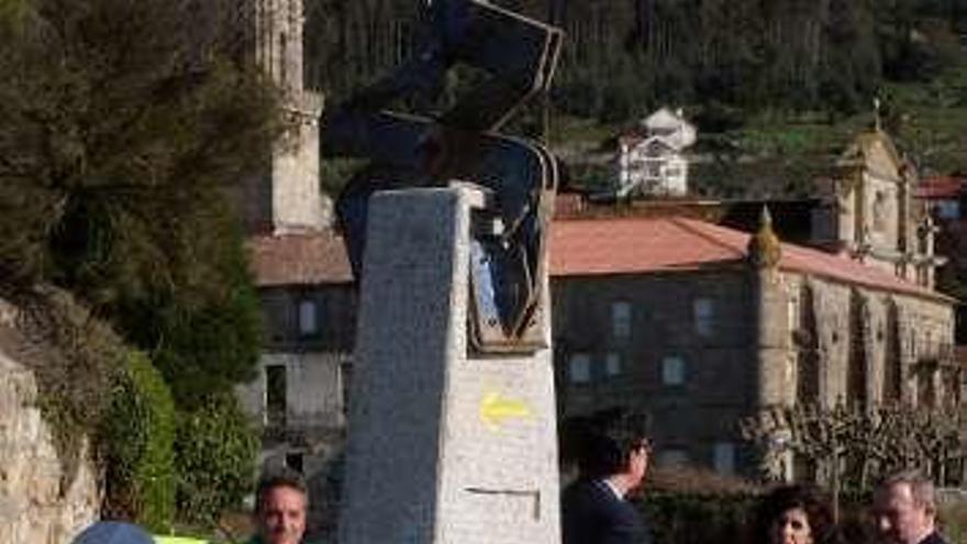 Colocación de un mojón, ayer.