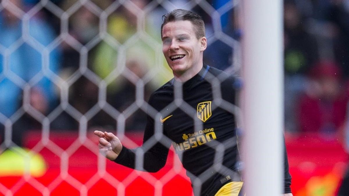 Gameiro celebra uno de los goles al Sporting.