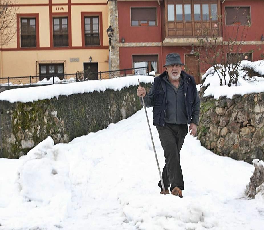 Un vecino de Villamorey, en Sobrescobio