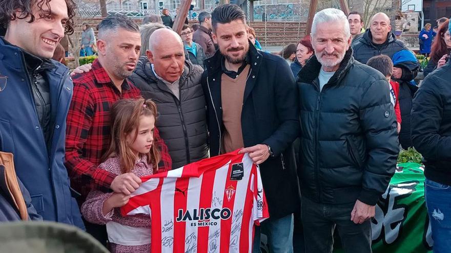 El Sporting, en la inauguración de la estatua de Preciado