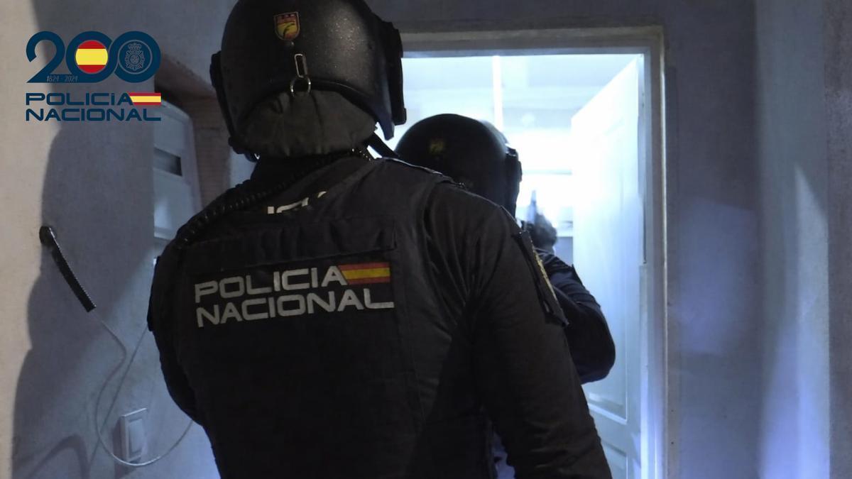 Agentes de la Policía Nacional durante una actuación en Palma.