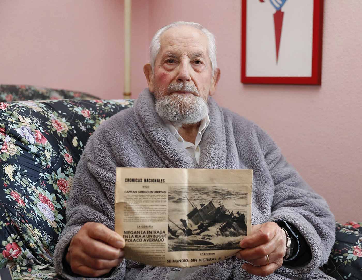 El marinero vigués Pepe Castro, en su casa