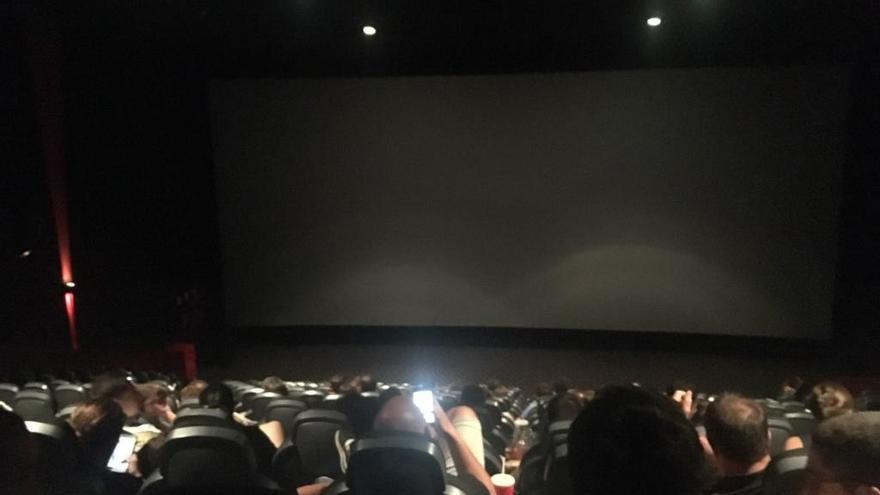 Un apagón deja sin luz todas las salas de los cines de La Calzada durante un cuarto de hora