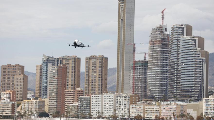 Pruebas de vuelo de un aerotaxi en Benidorm