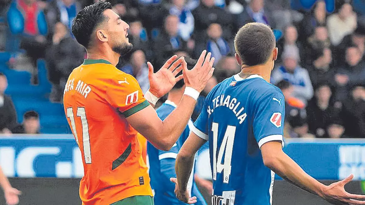 Acuerdo por André Silva y avance con Rafa Mir