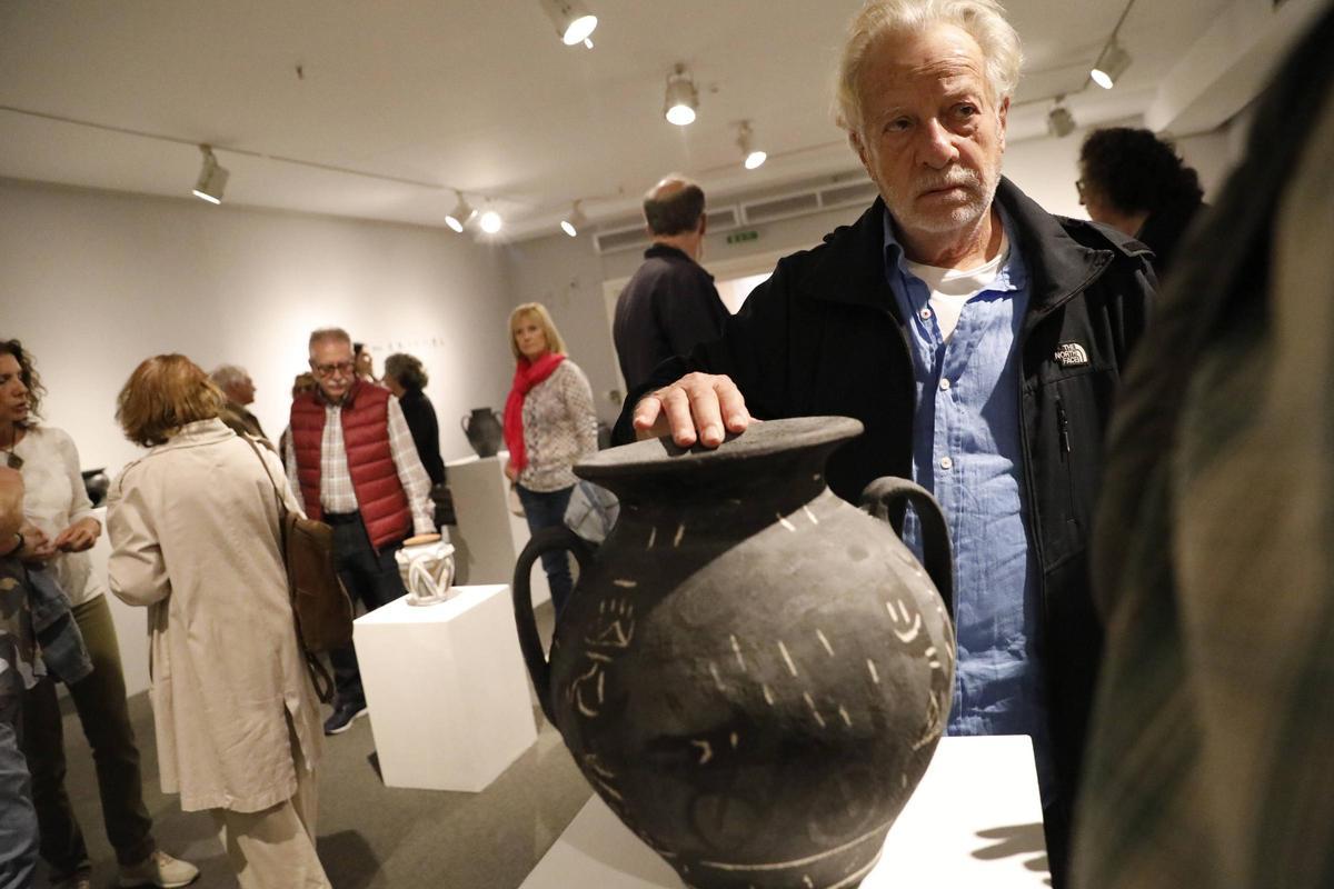 Mariscal en su exposición de la Casa de Cultura de Avilés.