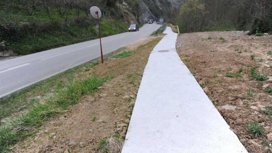 La nueva senda peatonal entre Las Mazas y Molín de Figueres.