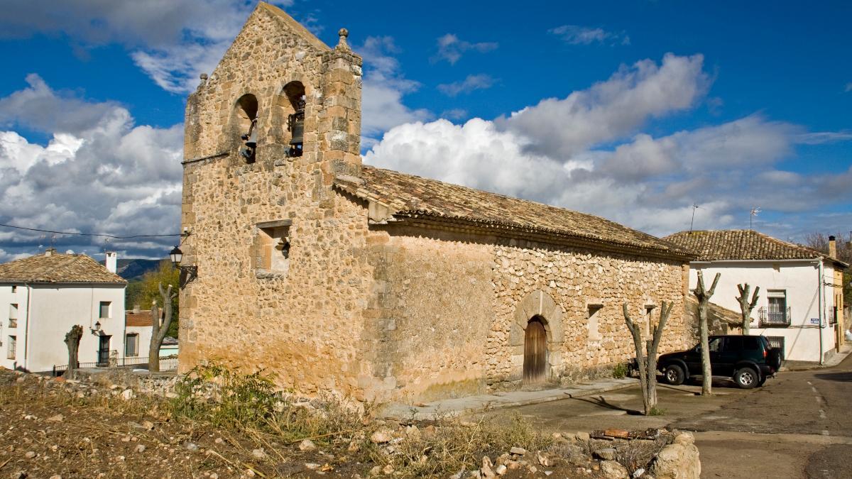 La iglesia de Arandilla conserva un aspecto románico.