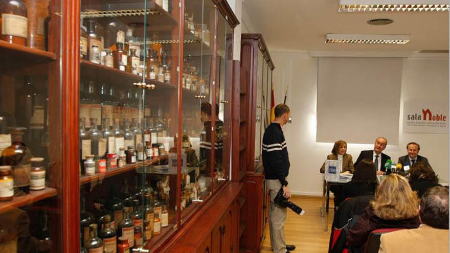 De la Torre en la presentación de un libro sobre la antigua farmacia municipal, en una foto de 2010.