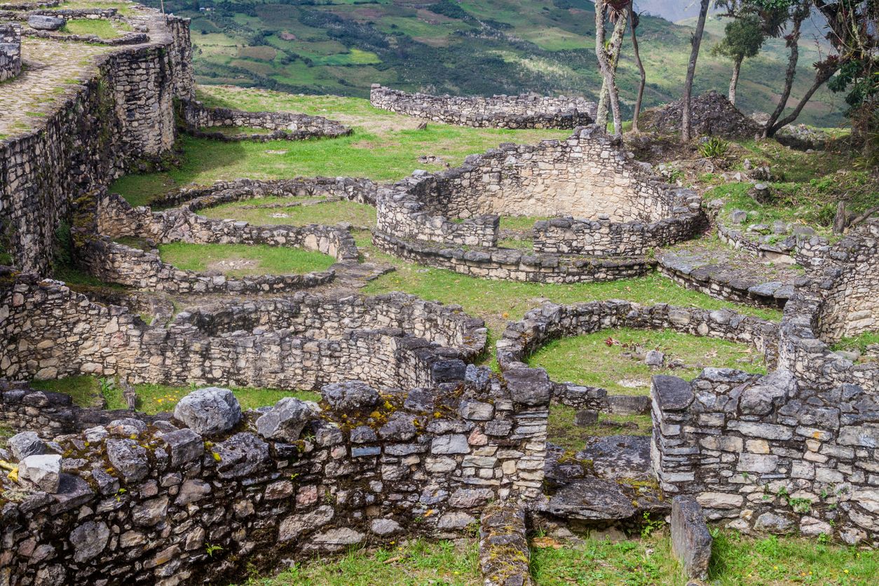 En las más de 130 hectáreas de Kuélap se han contado los restos de más de 400 viviendas