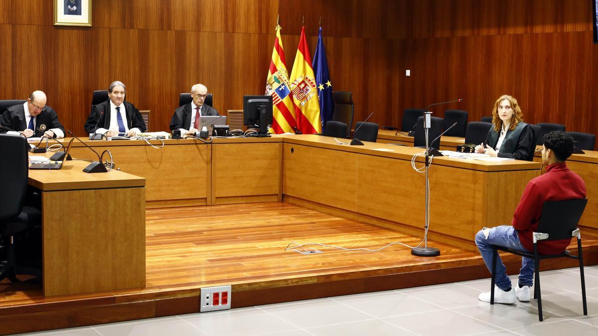 Juan Manuel R. L., ayer en el banquillo de los acusados de la Audiencia Provincial de Zaragoza.