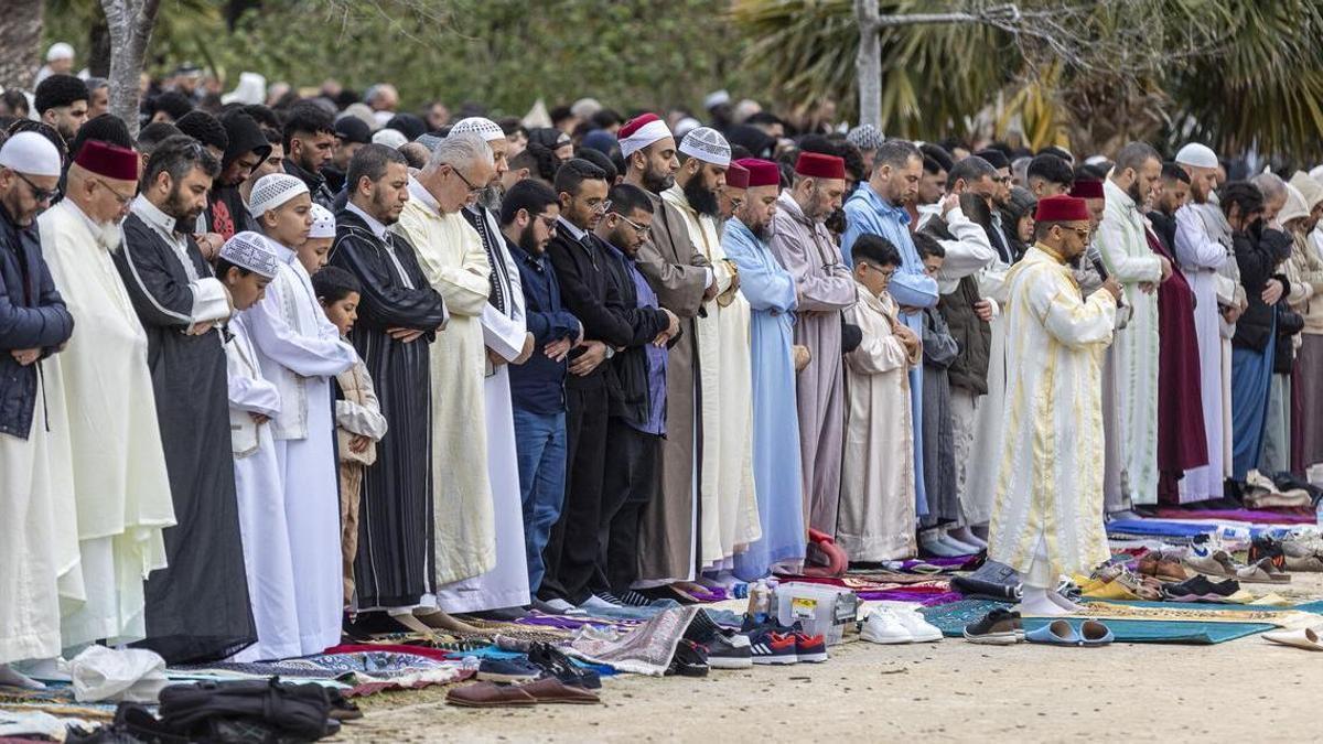 La gran mezquita de Sevilla, entre la agitación ultra y la desinformación: Confundir islam, islamismo e islamofobia solo alimenta la manipulación