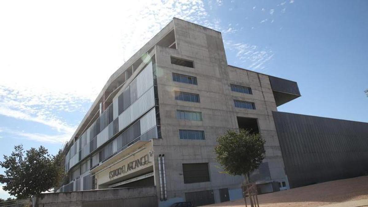 Imagen de archivo de la fachada de El Arcángel, en la unión entre la zona de Preferencia y Fondo Norte.
