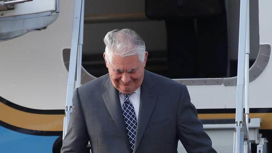 Tillerson, ayer, a su llegada al aeropuerto de Moscú.