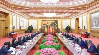 El primer ministro chino mantiene conversaciones con el presidente del Gobierno español
