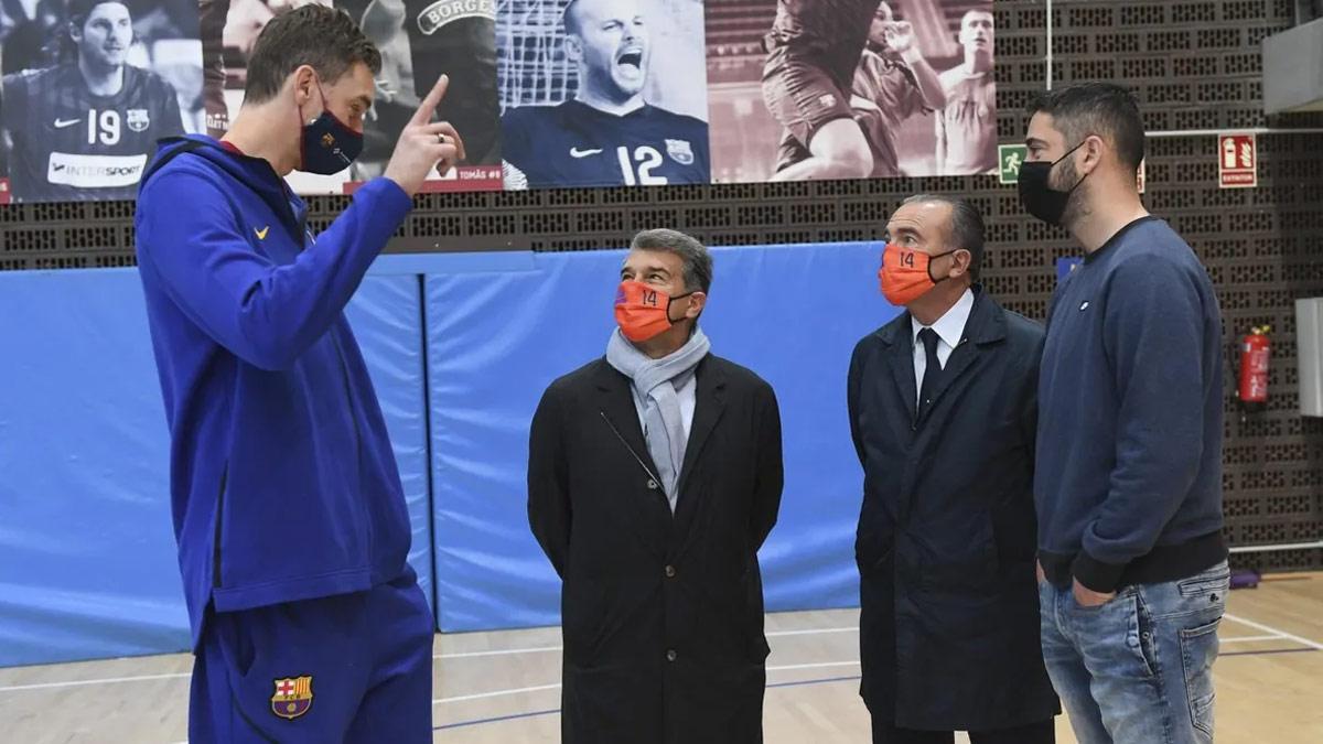 Joan Laporta, junto Pau Gasol y Juan Carlos Navarro