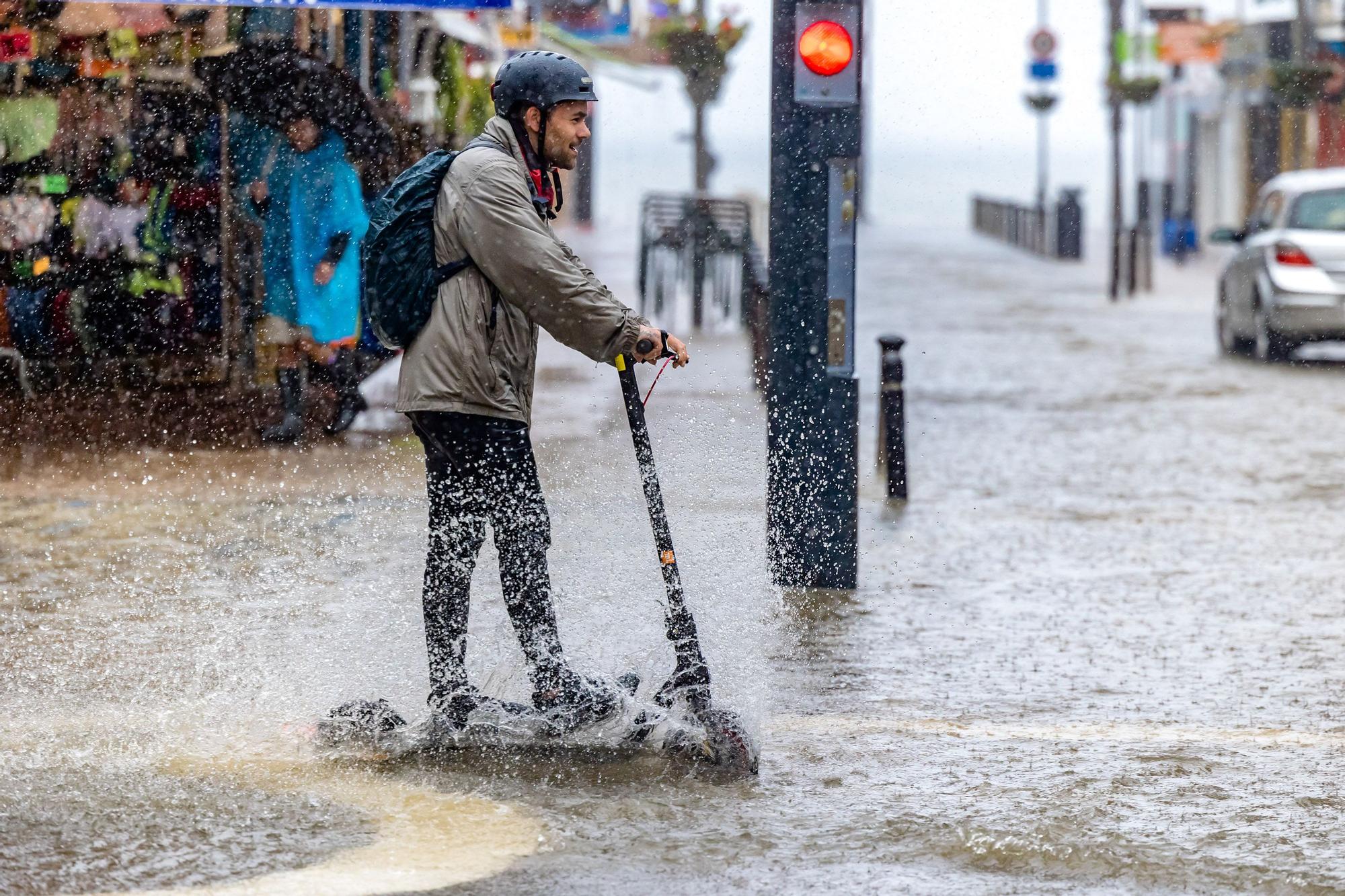 Lluvia cayendo con intensidad en Benidorm