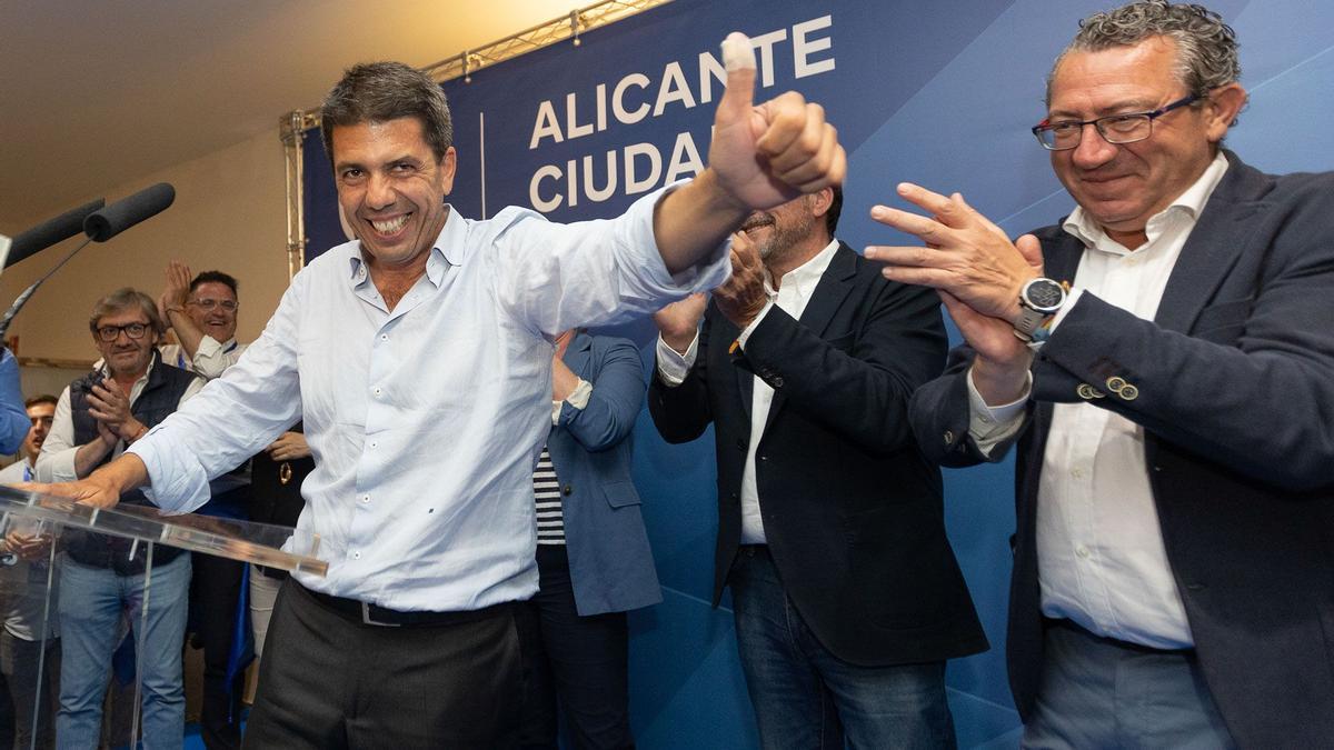 Mazón celebrando el domingo su victoria electoral