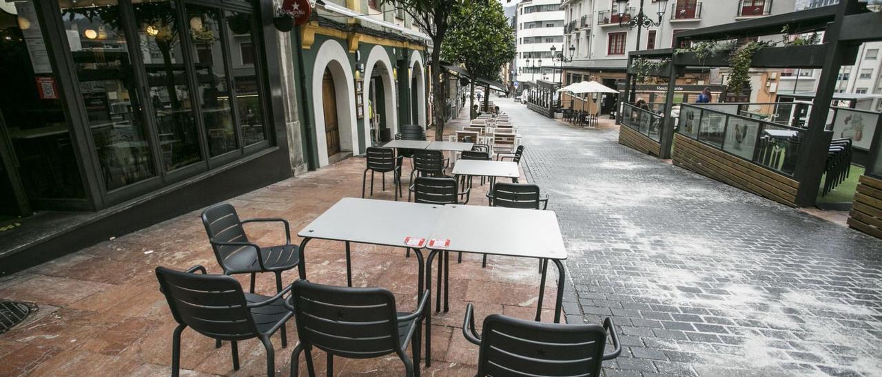 La calle Gascona, totalmente vacía en enero de 2021, cuando los establecimientos hosteleros tenían que cerrar sus puertas a la seis de la tarde. | Irma Collín