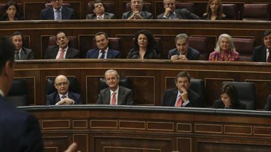 Miembros del Gobierno en funciones durante la fallida investidura de Sánchez. Foto: EFE/Ballesteros