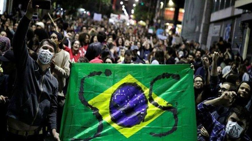 Protestas en Brasil en contra de Bolsonaro en plena crisis del coronavirus