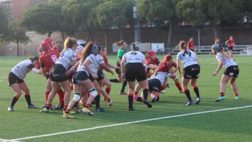 Les Abelles se lleva el derbi femenino con el CAU