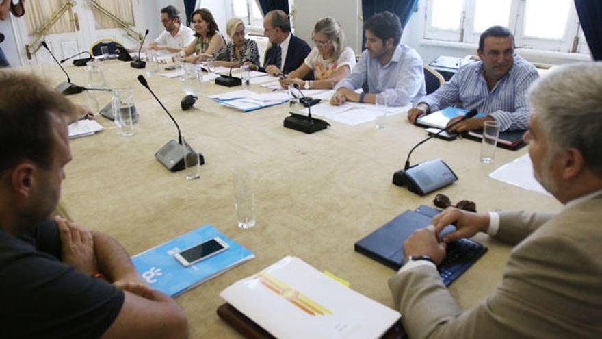 Imagen de archio de una reunión del consejo de administración de Onda Azul. gregorio torres