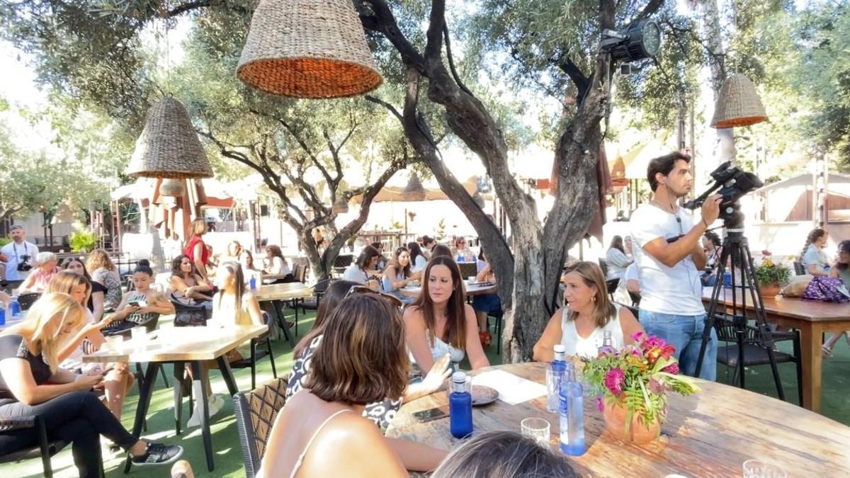 VIDA. Susana Marqués y Vanessa Batalla, en un encuentro de mujeres.