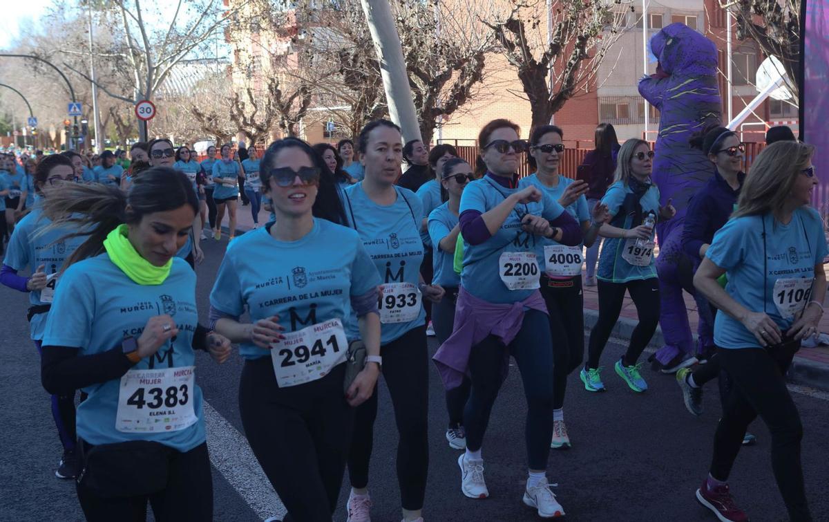 Participantes en la pasada edición de la Carrera de la Mujer de Murcia. | LOYOLA PÉREZ DE VILLEGAS