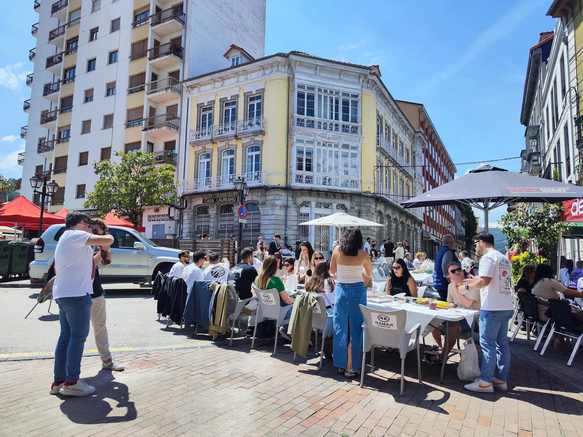 Pravia vive una comida en la calle de récord