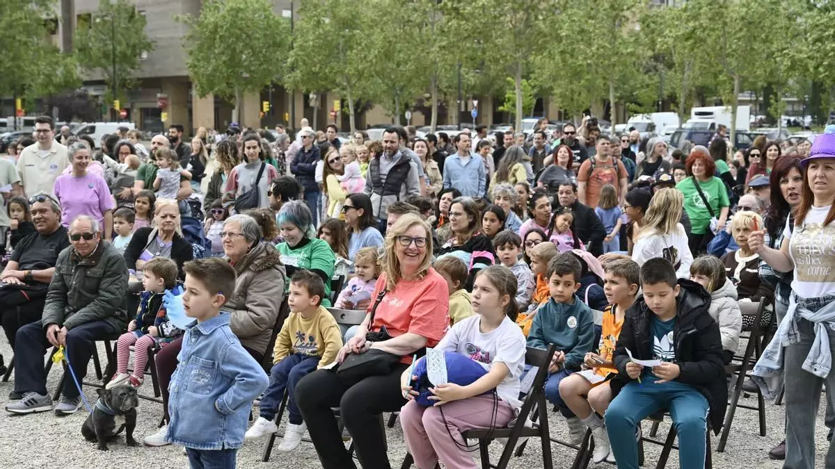 La escuela pública se reivindica: "Nuestro cole tiene 54 años y nos dicen que no hay dinero, pero sí lo hay para la privada"