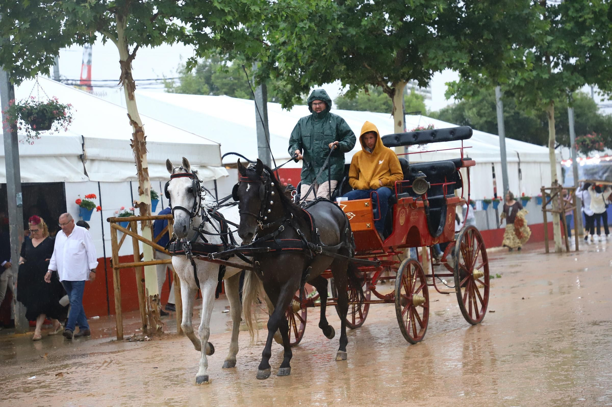 El primer día de Feria marcado por la lluvia