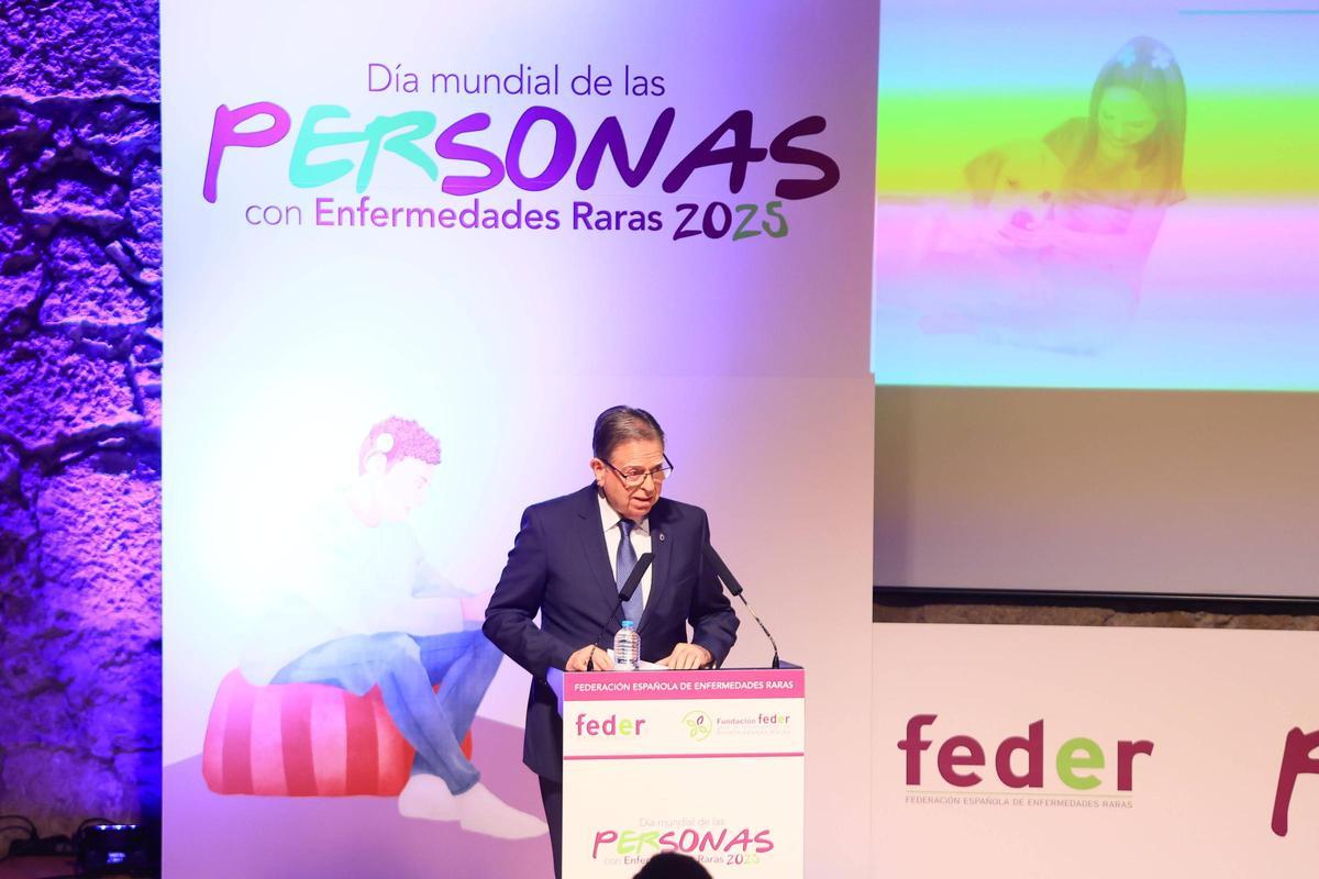 Alfredo Canteli se dirige a los asistentes al acto.