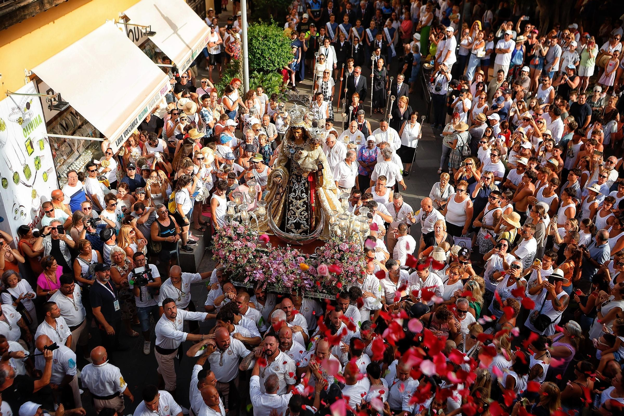 Embarcación de la Virgen del Carmen en el Puerto de la Cruz.